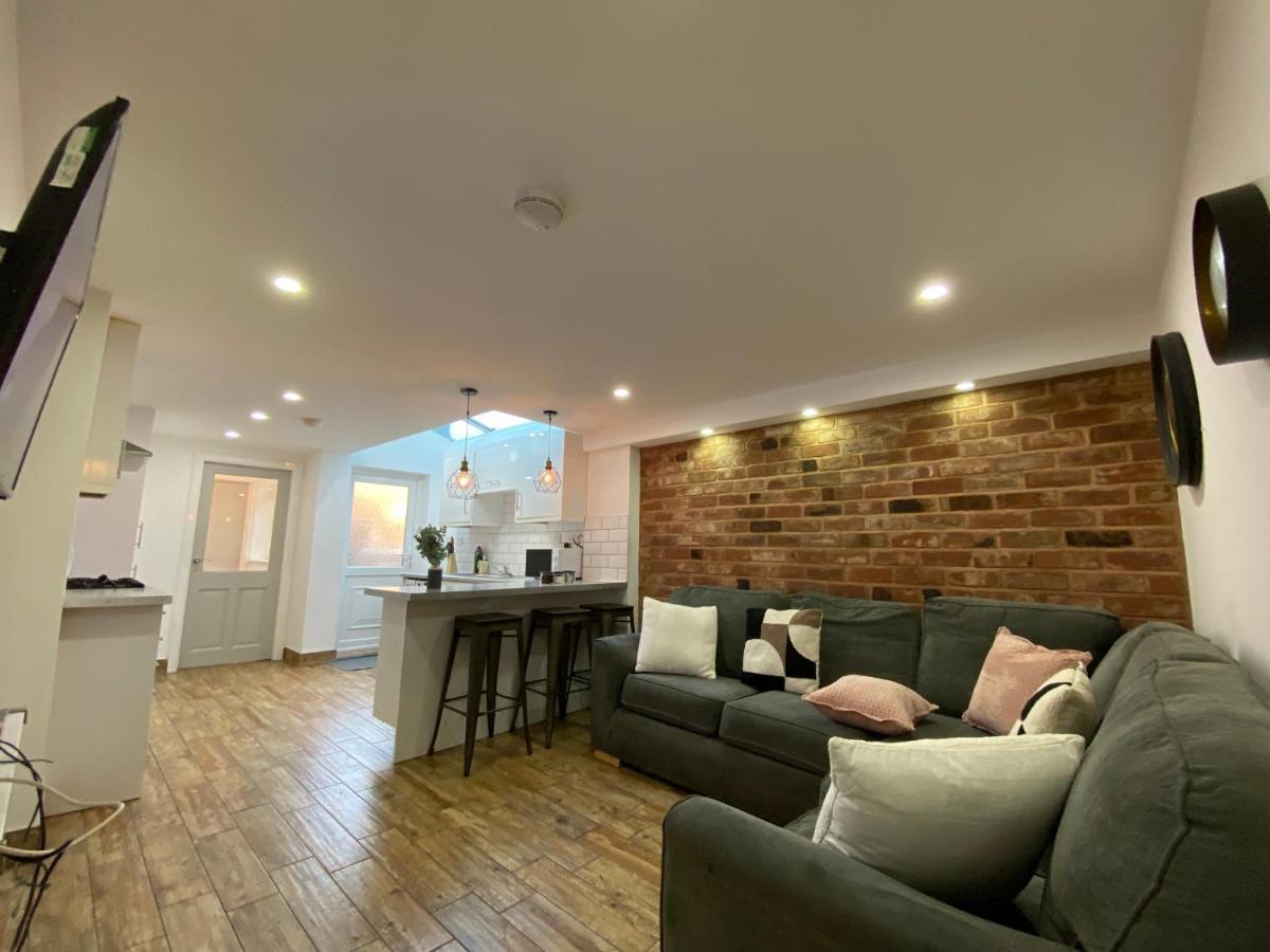 Nice Living Serviced Accommodations 2 Ковънтри Екстериор снимка